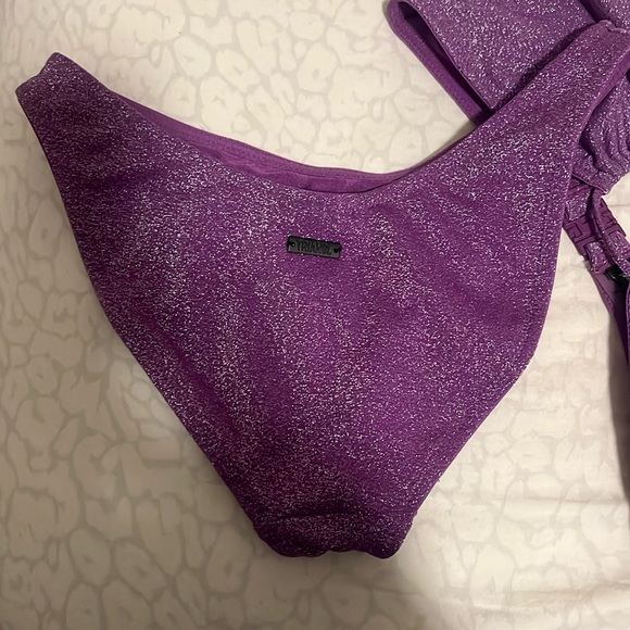 Triangl violet sparkle bikini - Picture 2 of 5